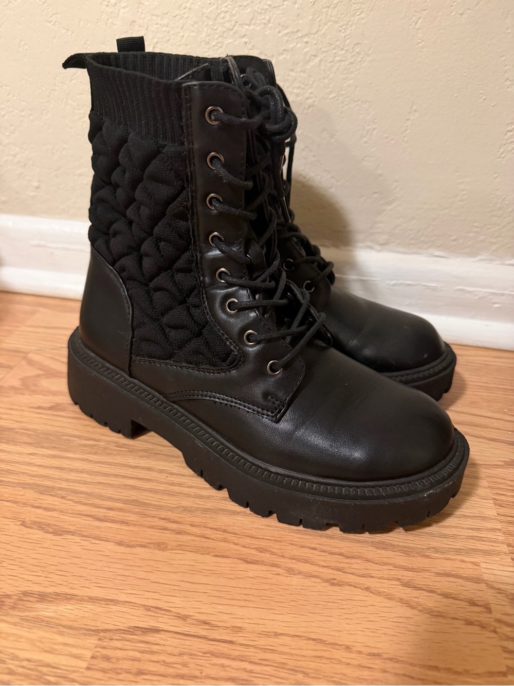 Women's Black white mountain model Shayne Boots